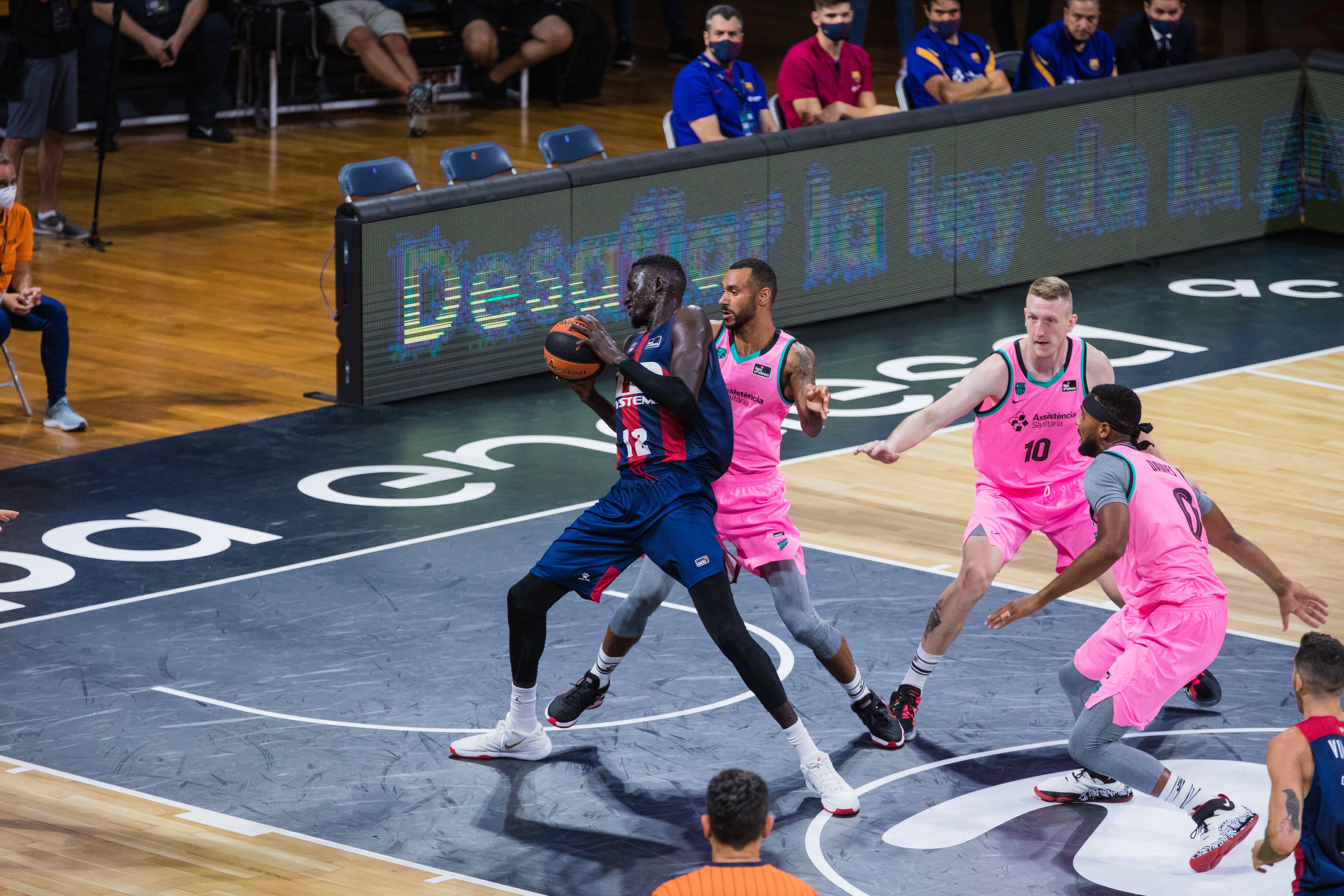 Baskonia y Barcelona han disputado la primera semifinal de la Supercopa.