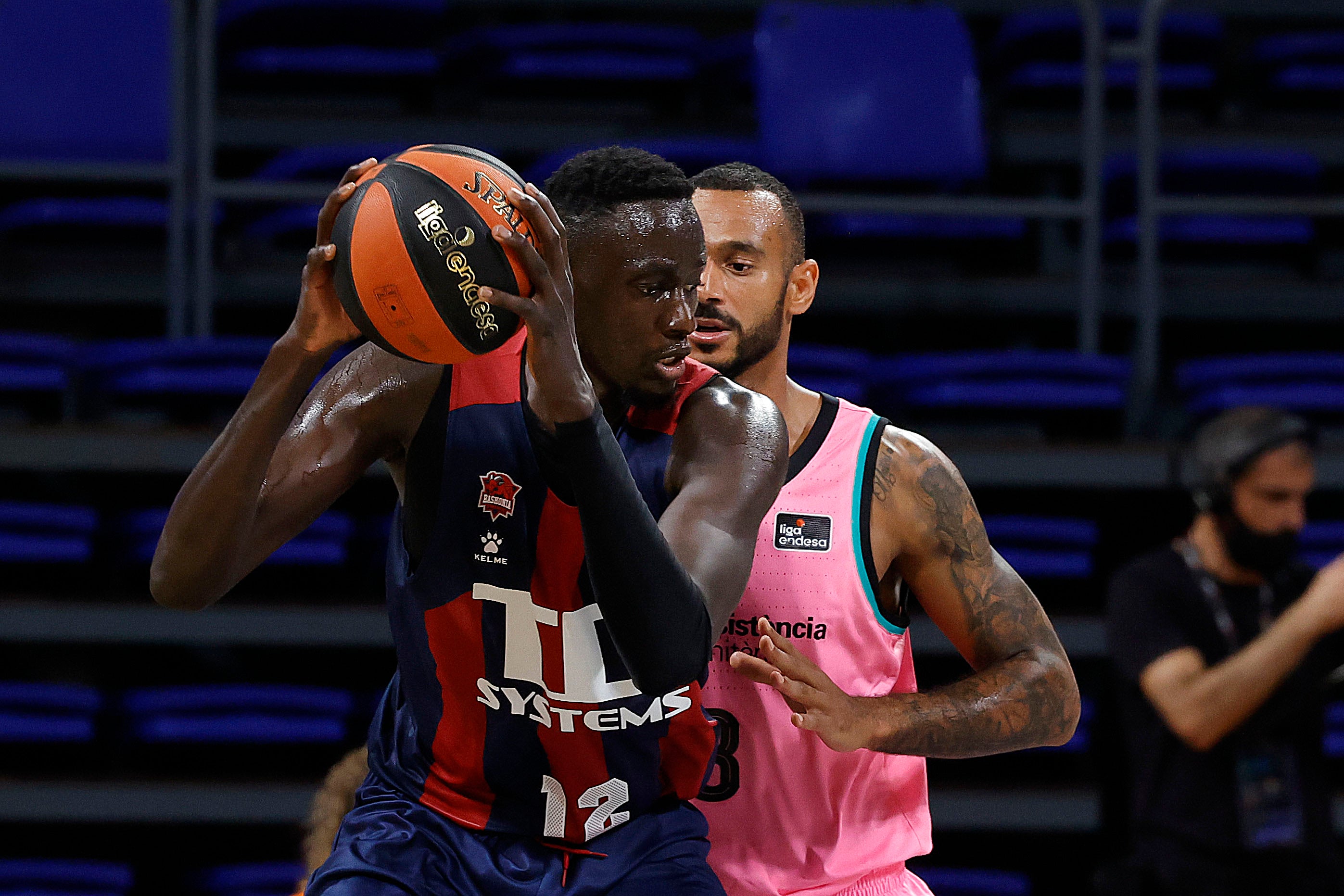 Baskonia y Barcelona han disputado la primera semifinal de la Supercopa.