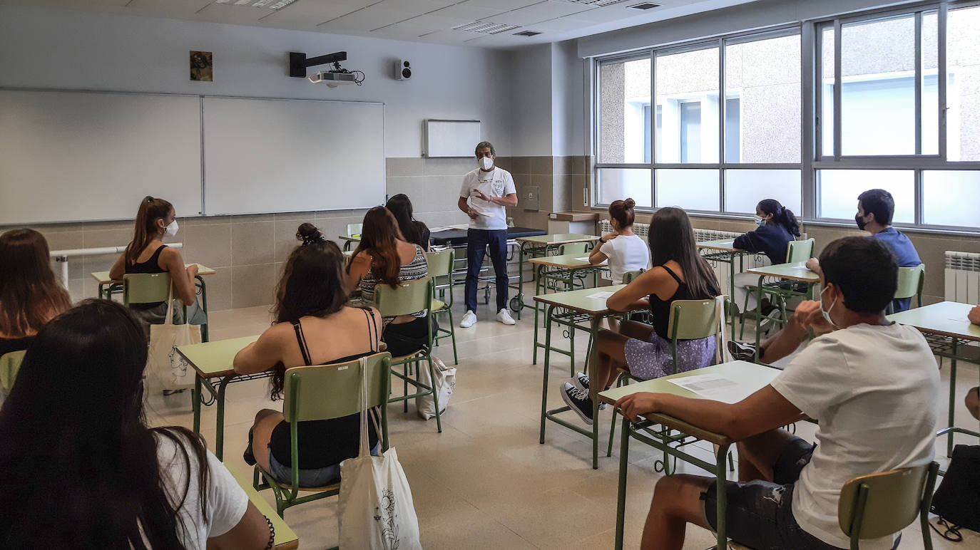 Estudiantes de Formación Profesional de Egibide, en su regreso a clase.