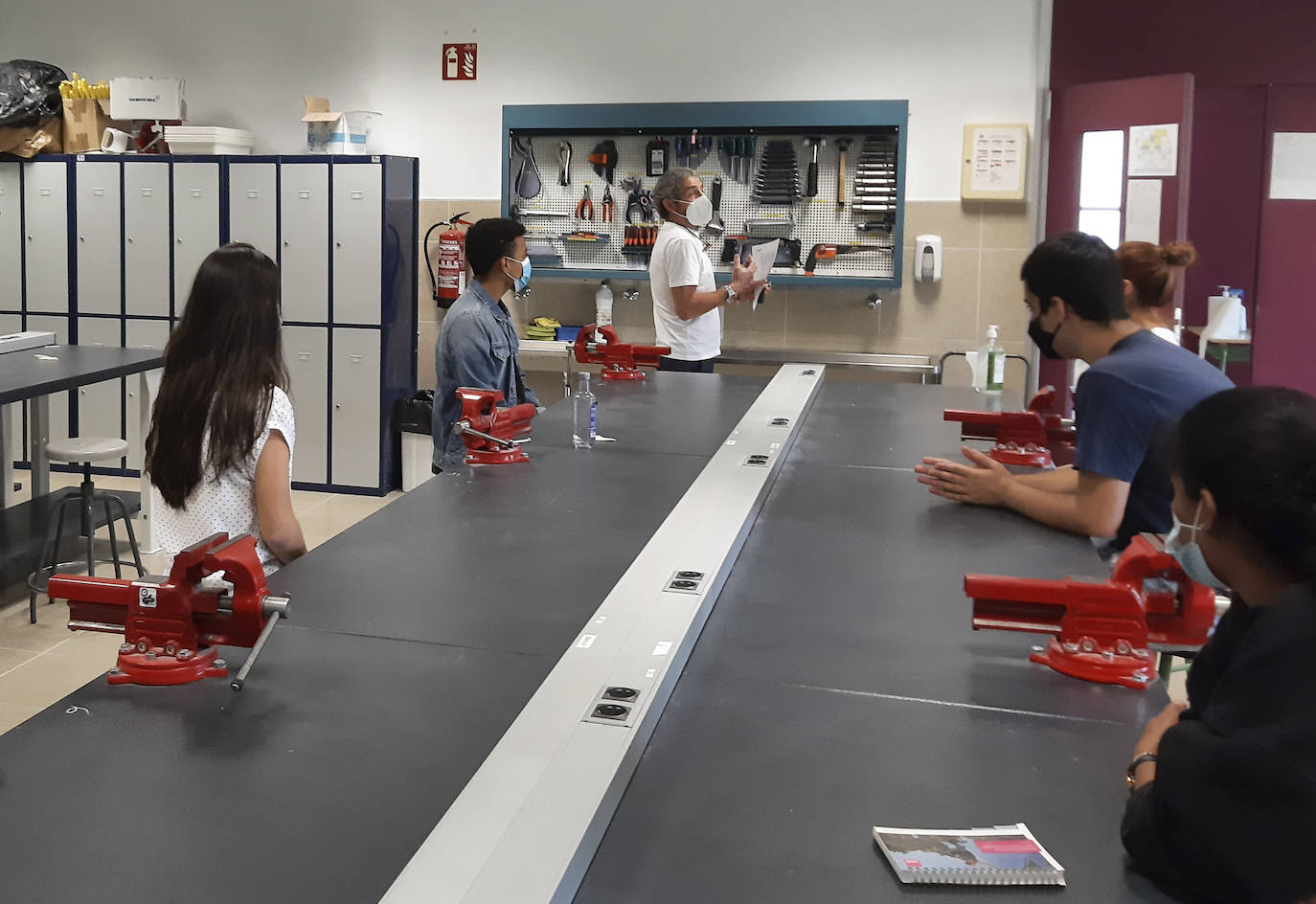 Estudiantes de Formación Profesional de Egibide, en su regreso a clase.