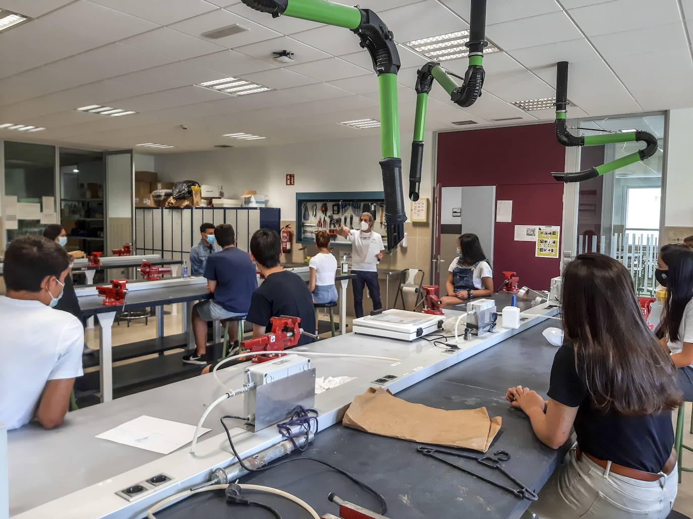 Estudiantes de Formación Profesional de Egibide, en su regreso a clase.