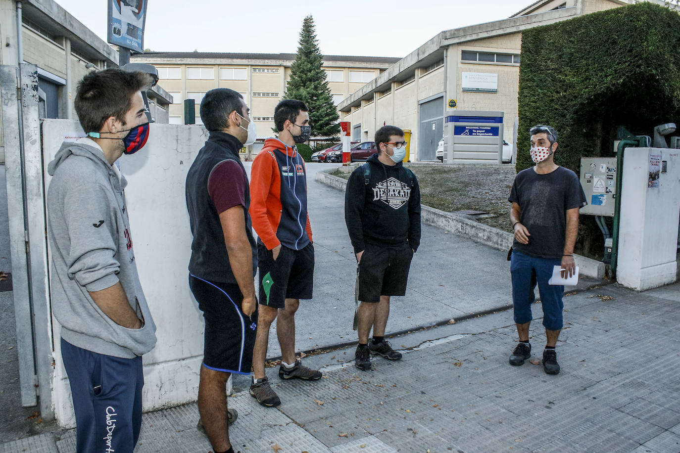 Los estudiantes de Formación Profesional del centro público Mendizabala han empezado hoy sus clases.