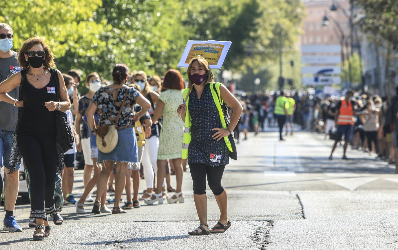 En una primera valoración, los sindicatos convocantes cifran la participación en la manifestación de Vitoria entre 3.000 y 4.000 personas.