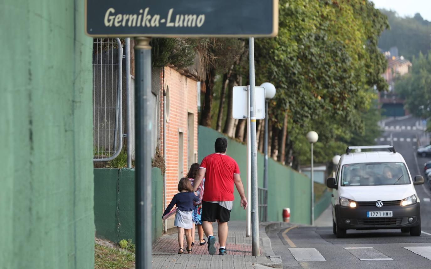 Entrada al Colegio Público Allende Salazar, Gernika 