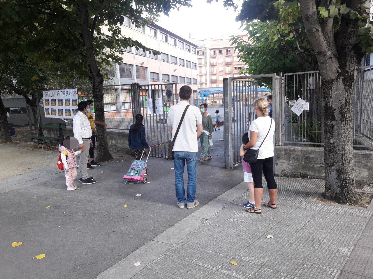 Entrada al colegio público Zabalarra de Durango