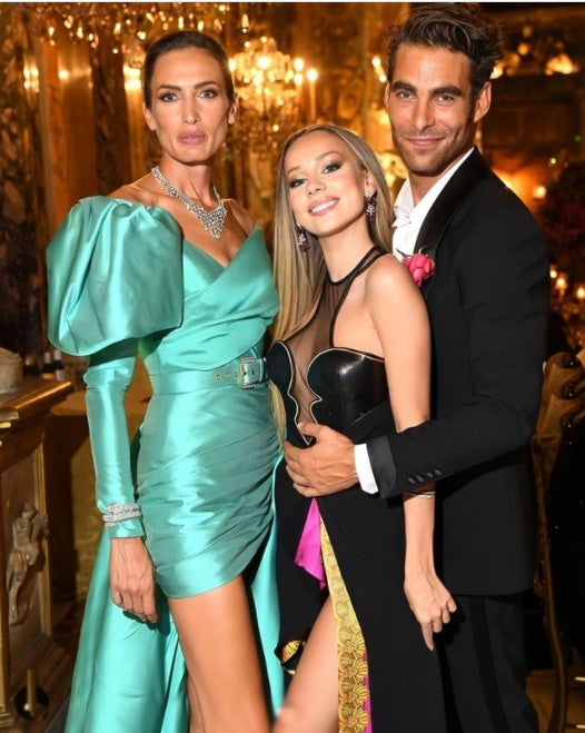 Fotos: Jon Kortajarena, Nieves Álvarez y Ester Expósito: embajadores de lujo en una exclusiva fiesta en Roma