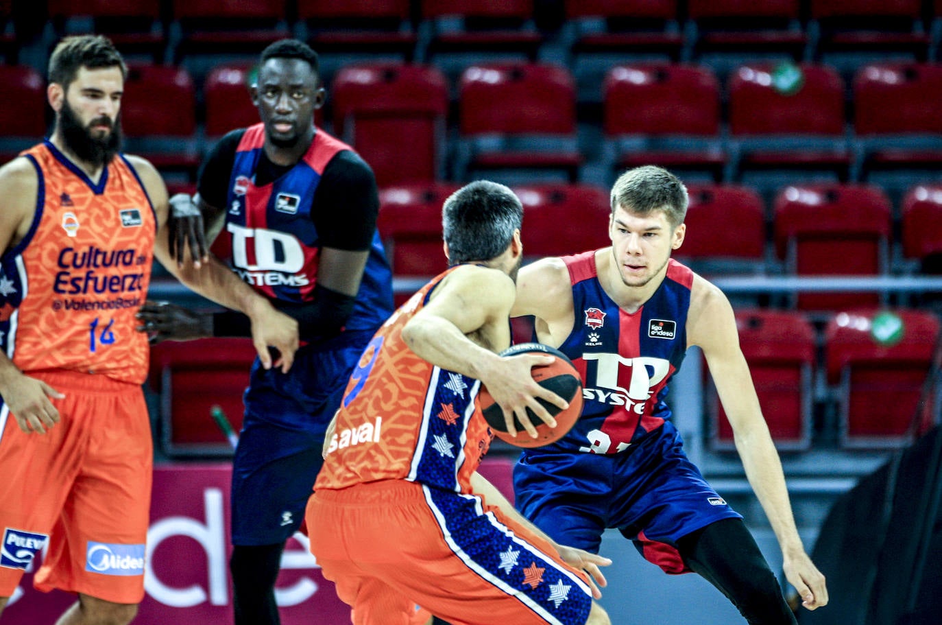 Las fotos del Baskonia - Valencia Basket. 