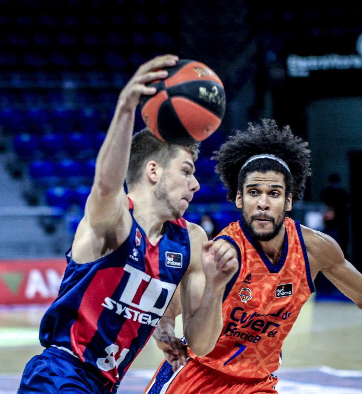 Las fotos del Baskonia - Valencia Basket. 