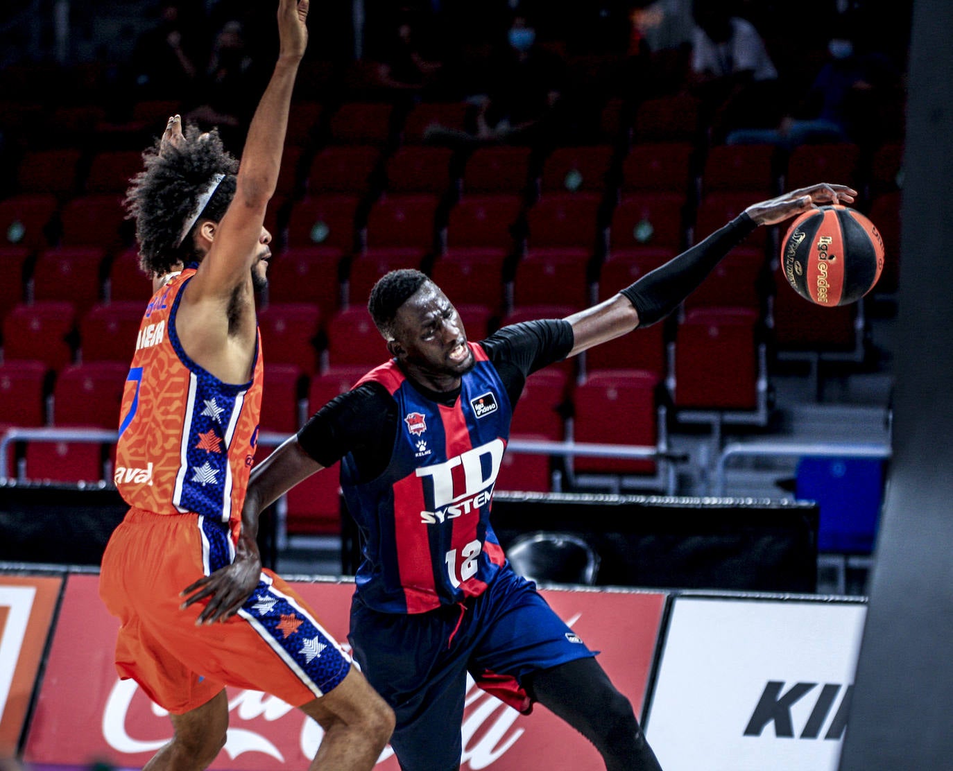Las fotos del Baskonia - Valencia Basket. 