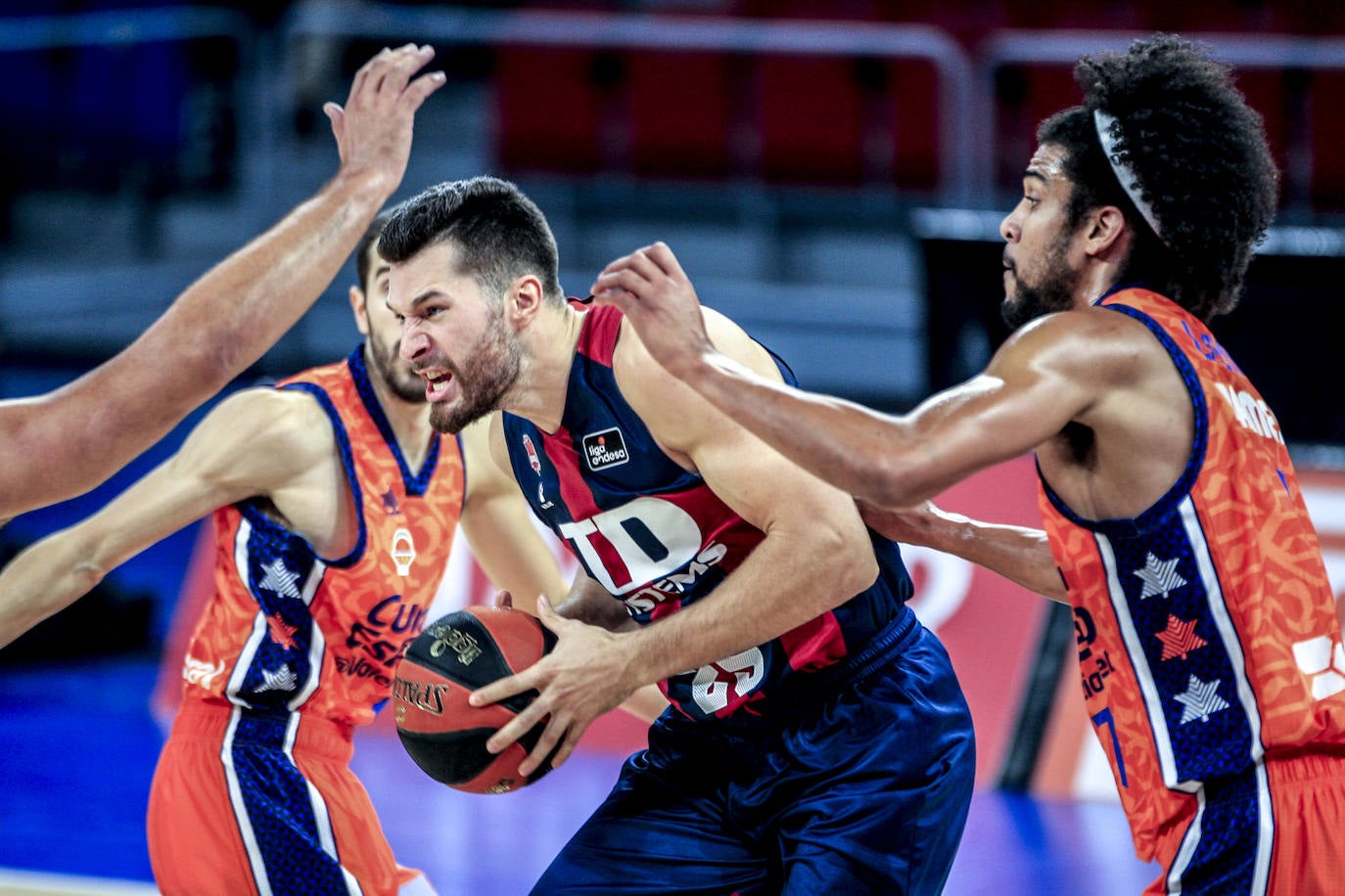 Las fotos del Baskonia - Valencia Basket. 