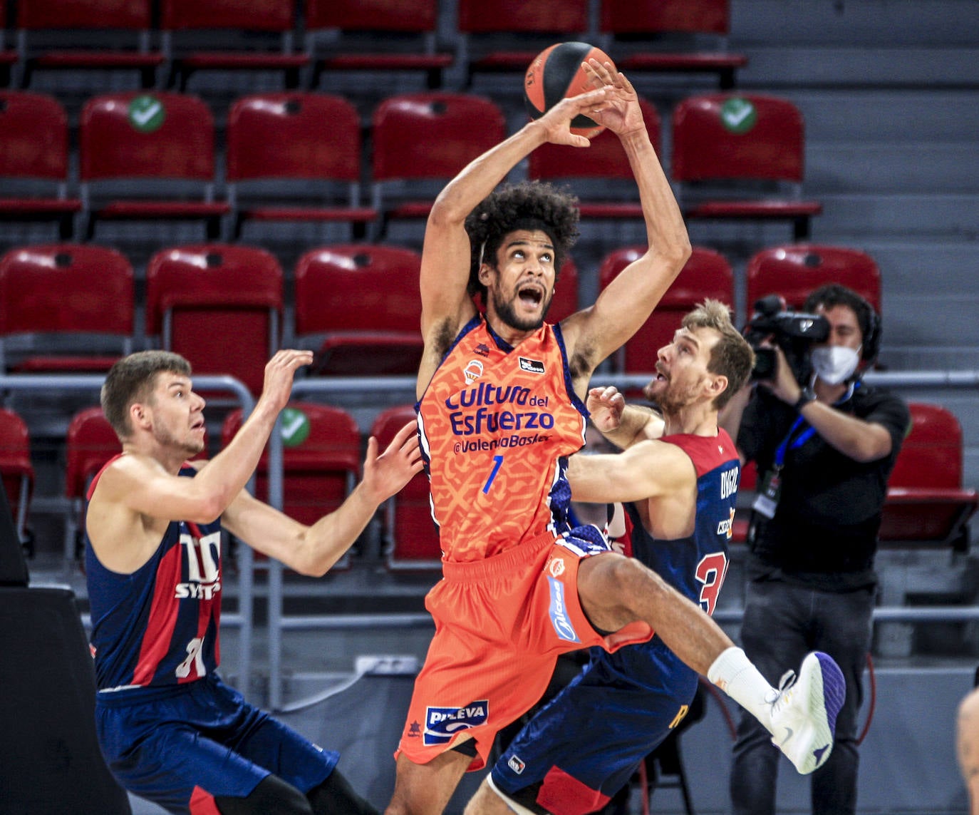 Las fotos del Baskonia - Valencia Basket. 