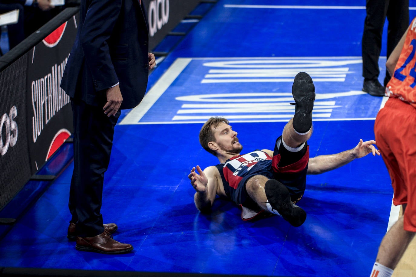 Las fotos del Baskonia - Valencia Basket. 