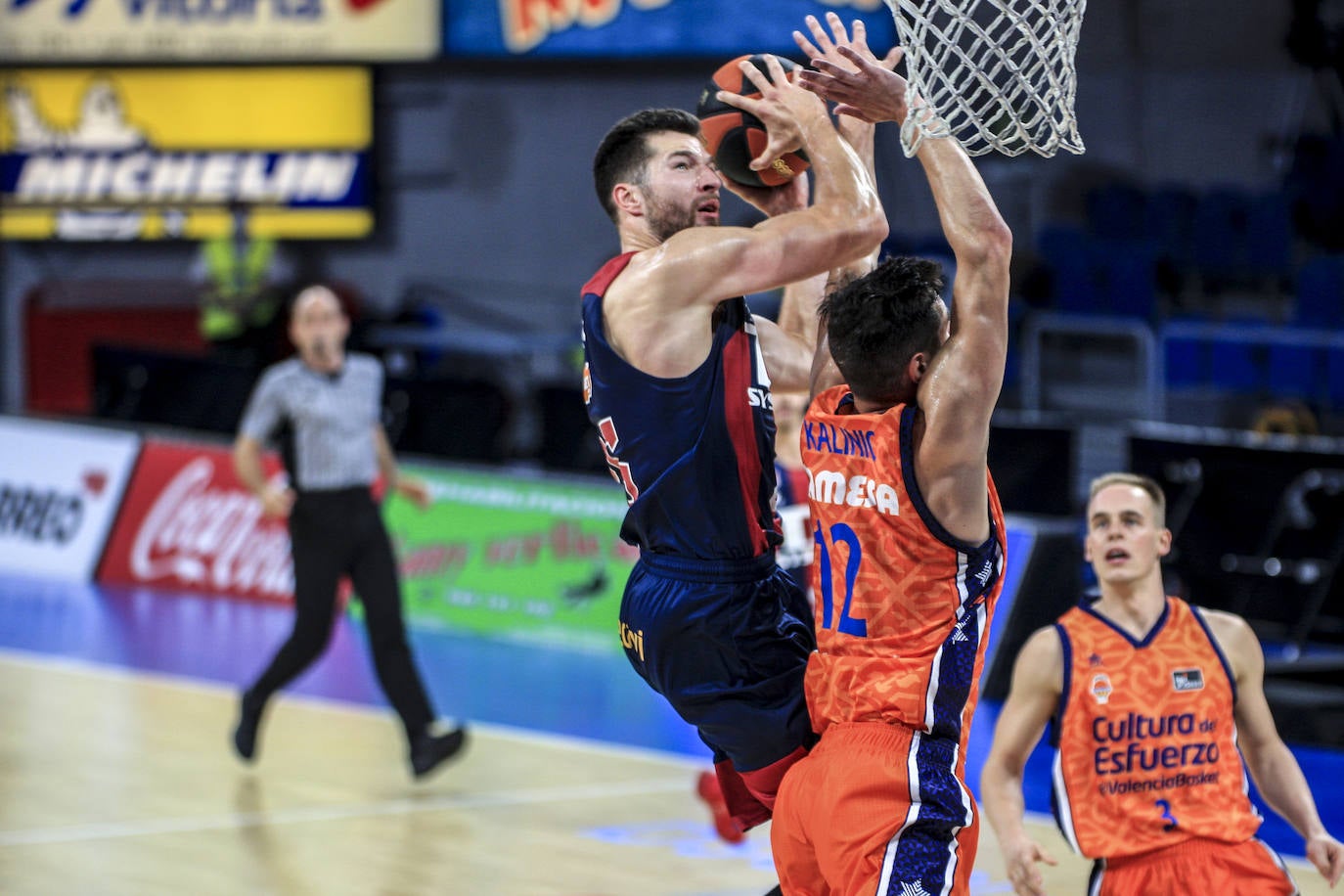 Las fotos del Baskonia - Valencia Basket. 