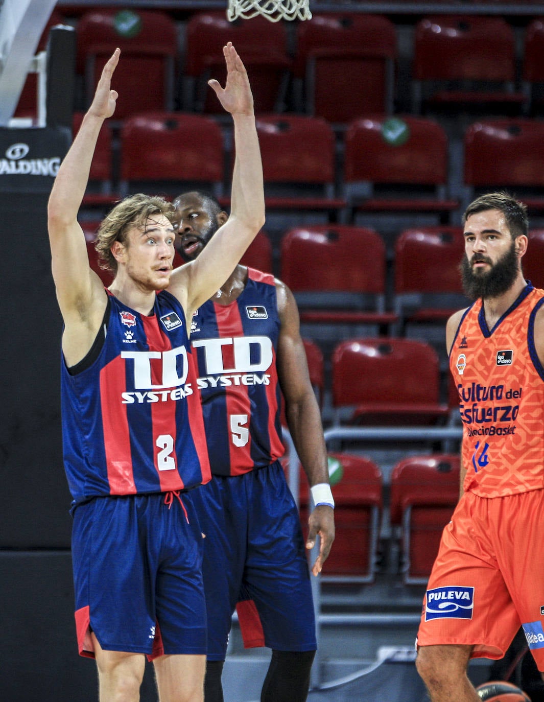 Las fotos del Baskonia - Valencia Basket. 