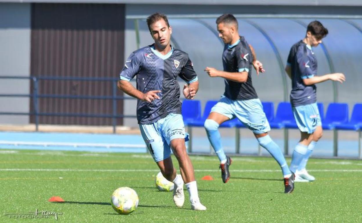 Mikel Abando durante un entrenamiento con el Barakaldo 