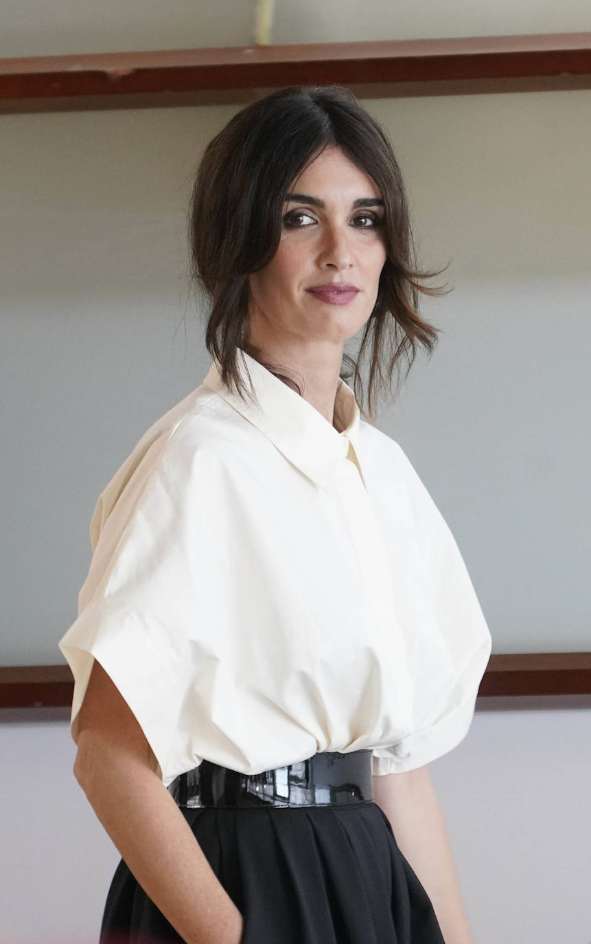 Paz Vega ha sido una de las protagonistas de este lunes de Zinemaldia. La actriz presenta en San Sebastián la película 'El lodo', junto al director del 'thriller' Iñaki Sánchez Arrieta y al actor Raúl Arévalo