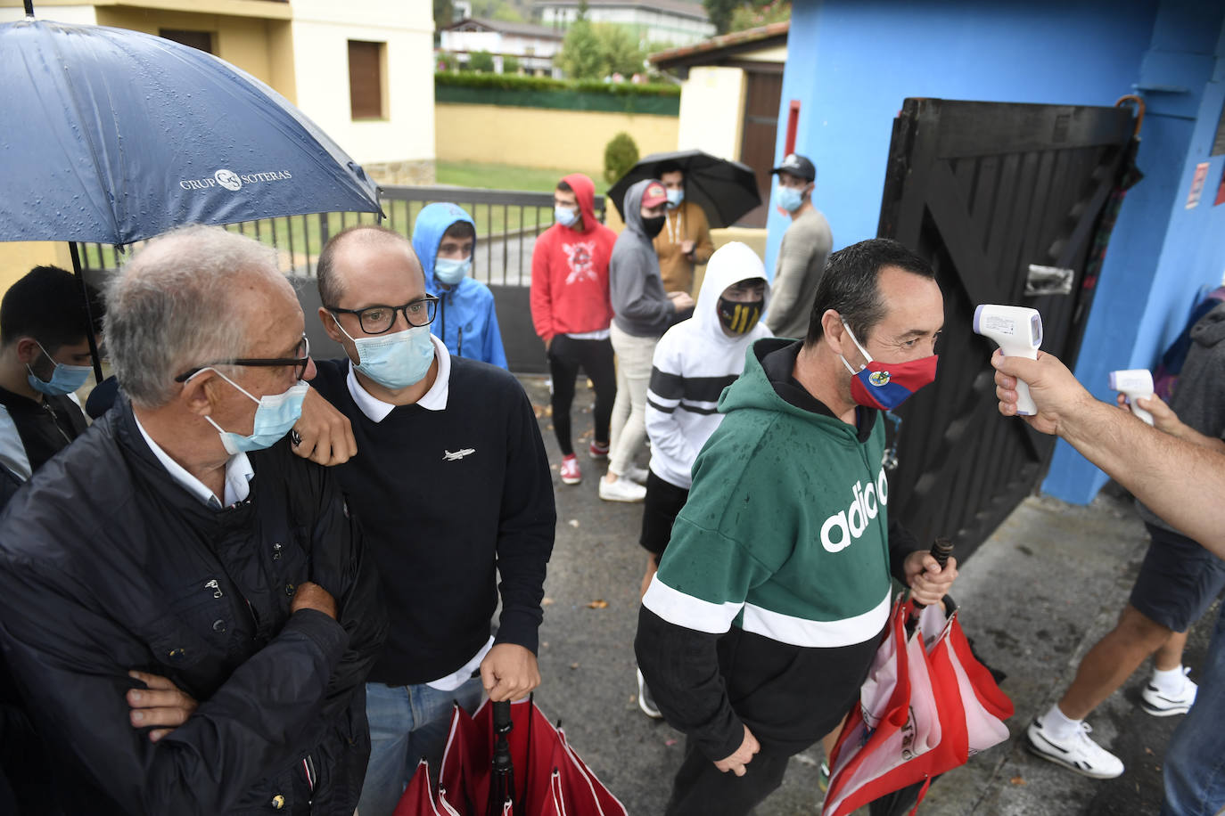 Fotos: Mascarillas, tomar la temperatura... Así ha sido el partido entre el Sodupe y el &#039;Portu&#039; que ha sido suspendido por el positivo de un jugador