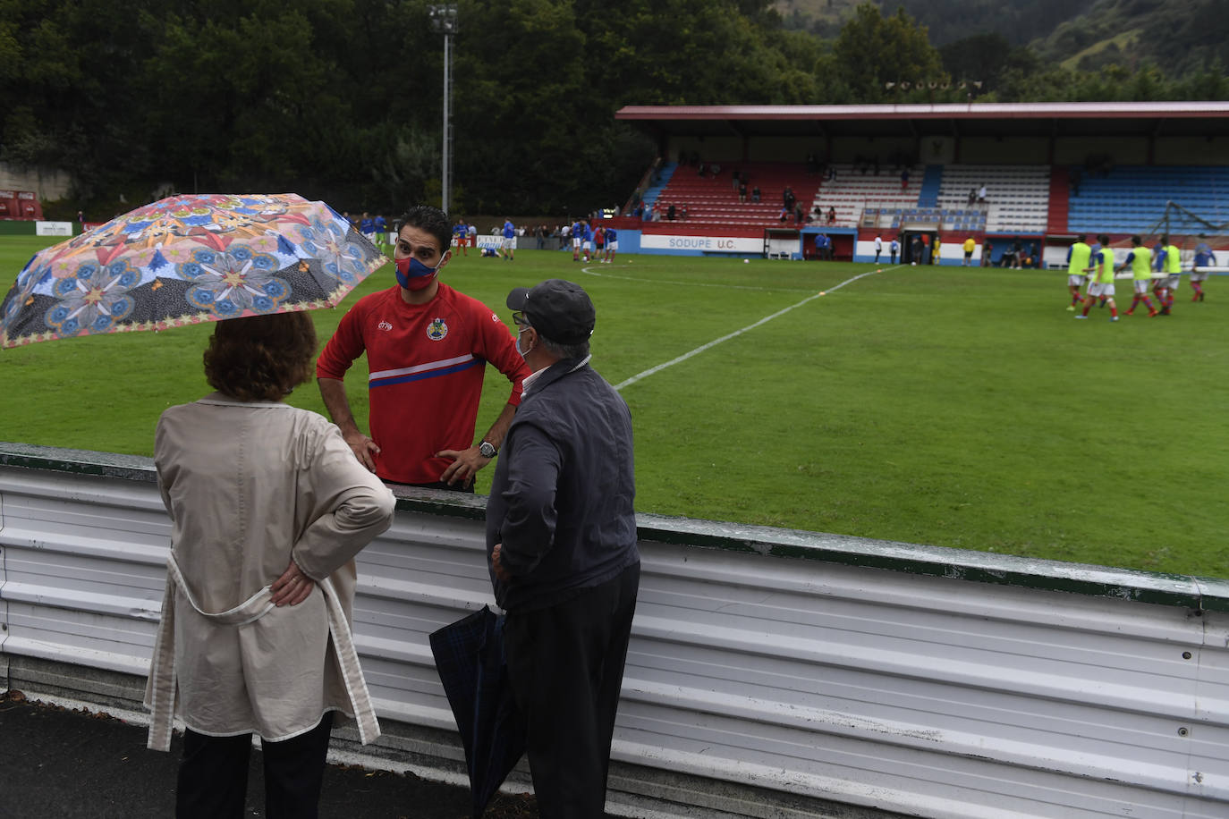 Fotos: Mascarillas, tomar la temperatura... Así ha sido el partido entre el Sodupe y el &#039;Portu&#039; que ha sido suspendido por el positivo de un jugador