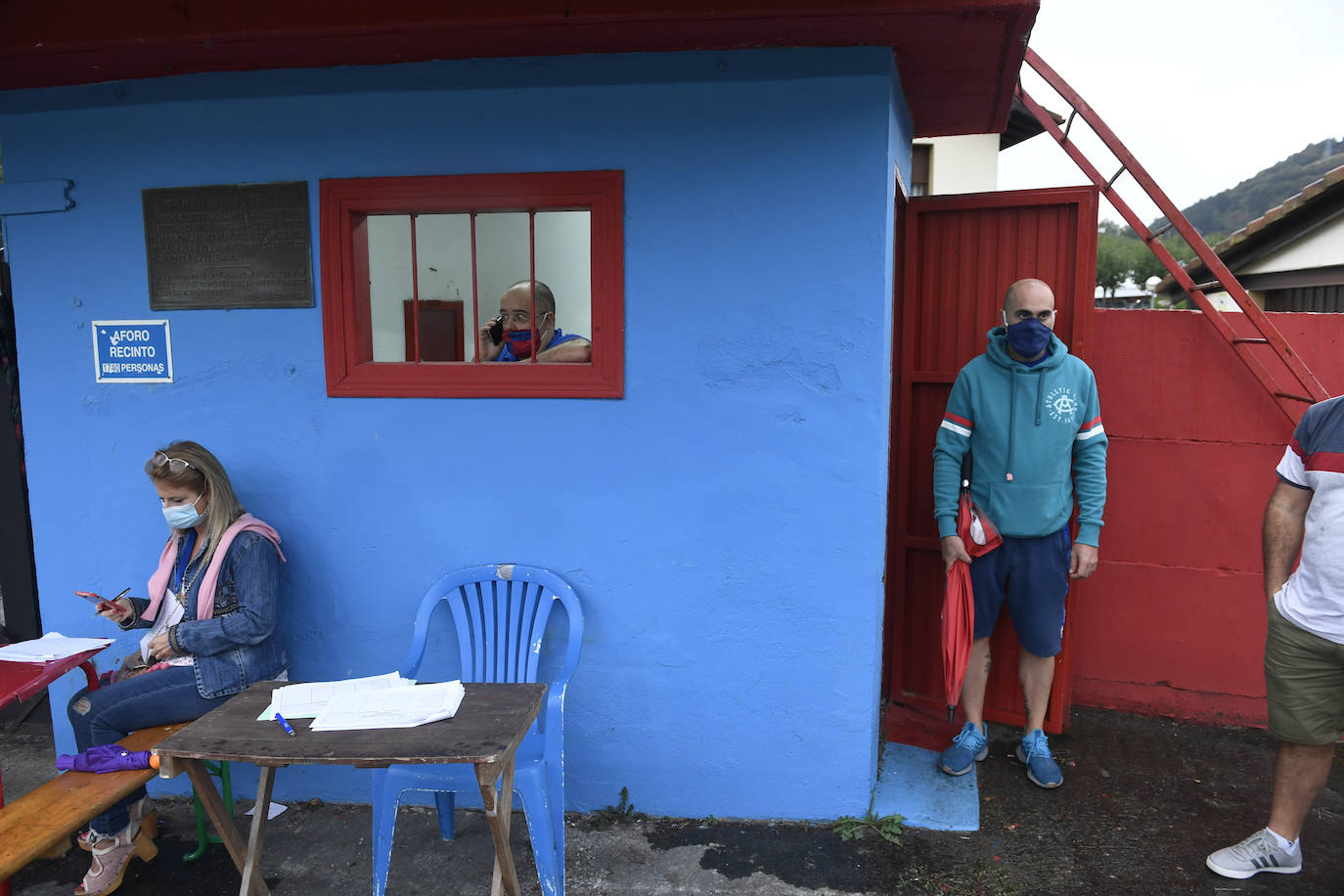Fotos: Mascarillas, tomar la temperatura... Así ha sido el partido entre el Sodupe y el &#039;Portu&#039; que ha sido suspendido por el positivo de un jugador