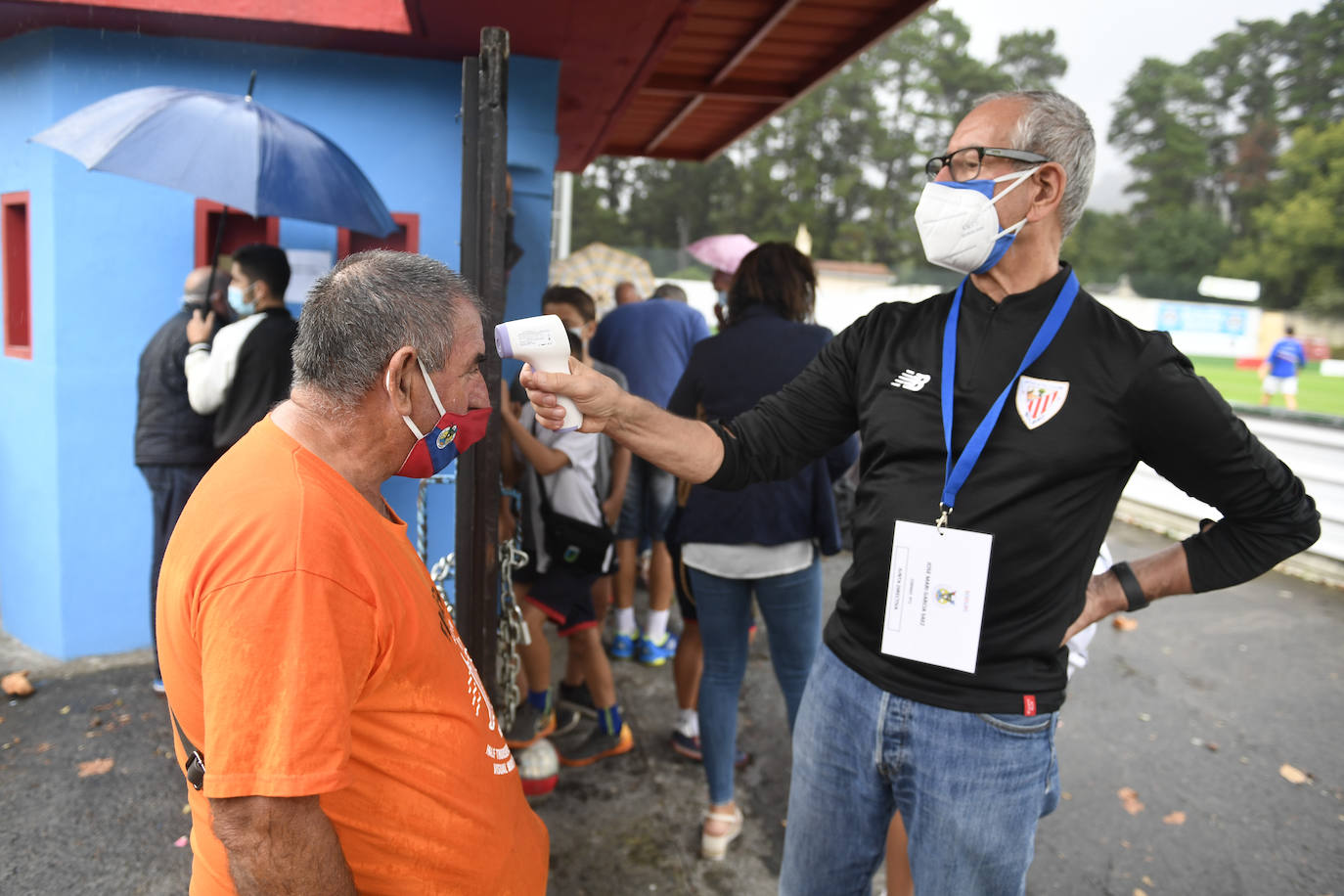 Fotos: Mascarillas, tomar la temperatura... Así ha sido el partido entre el Sodupe y el &#039;Portu&#039; que ha sido suspendido por el positivo de un jugador