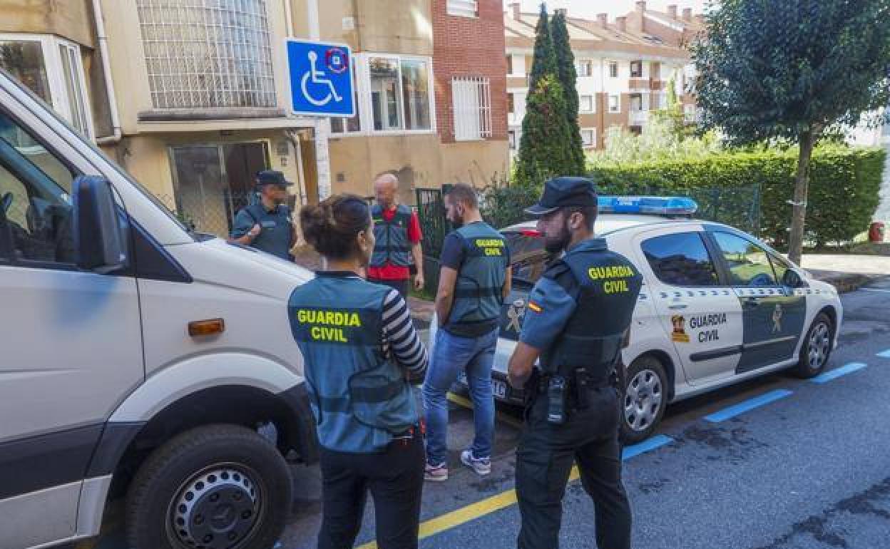 La sangre hallada en casa del decapitado en Castro es de la sospechosa del  crimen | El Correo