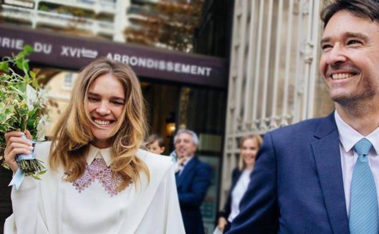 Casarse a los 40 con un vestido vintage: la lección de estilo de Natalia Vodianova