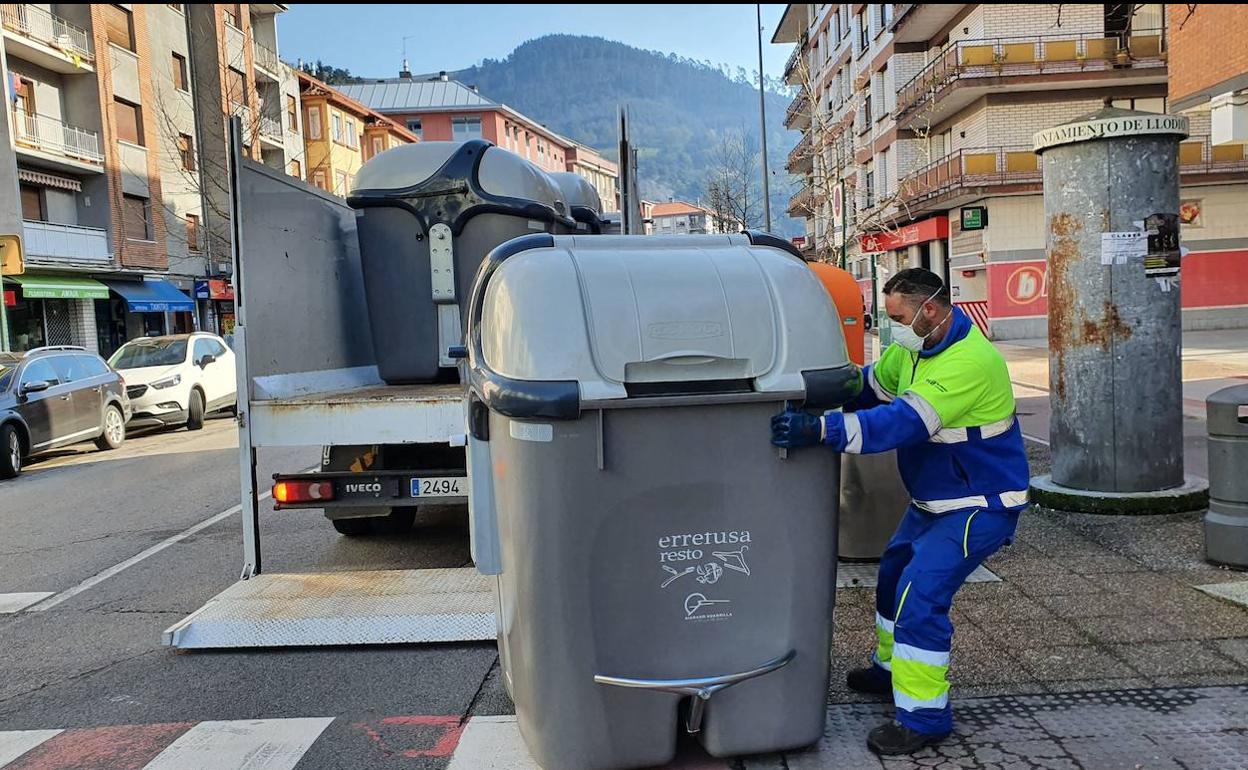 Los vecinos de Llodio y Amurrio tendrá que pagar un 5% más por los coches y la recogida de basuras. 