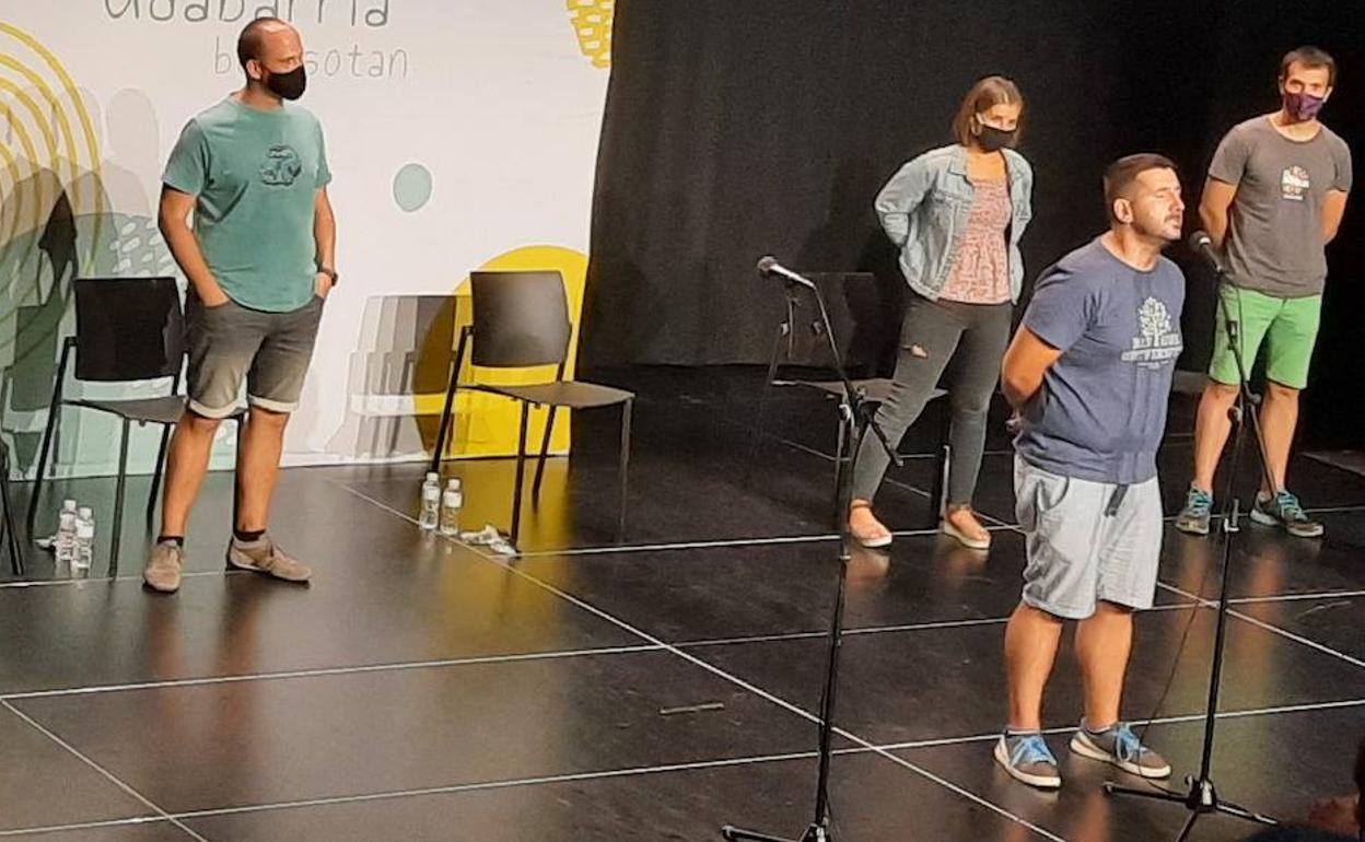 Julen Ibarguengoitia, bertsotan.