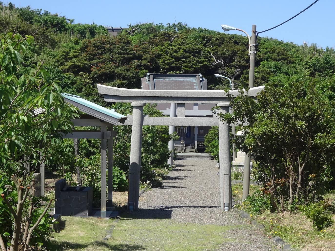 MiyakeJima, la ciudad de las mascarillas | Los habitantes de esta isla, a 180 kilómetros de Tokio, deben llevar siempre este elemento de protección por los gases tóxicos que expulsa el volcán del monte Oyama. 