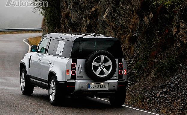 El motor de 240 CV mueve con solvencia el pesado conjunto.