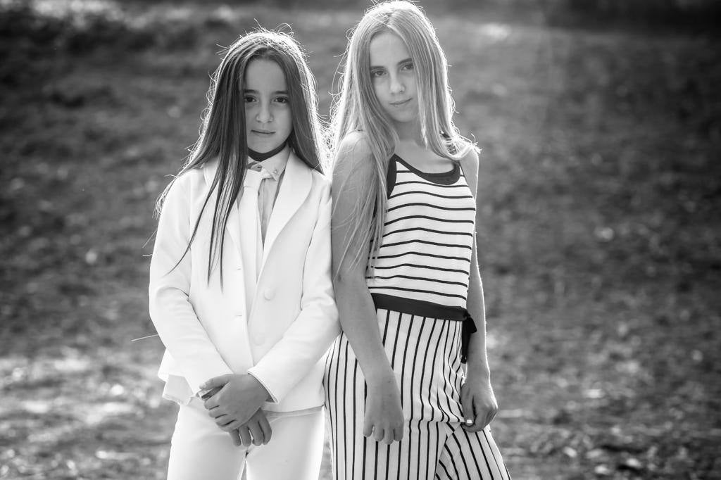 Fotos: Alize, la niña vizcaína que ha sido fiel a sí misma haciendo la comunión con traje y corbata