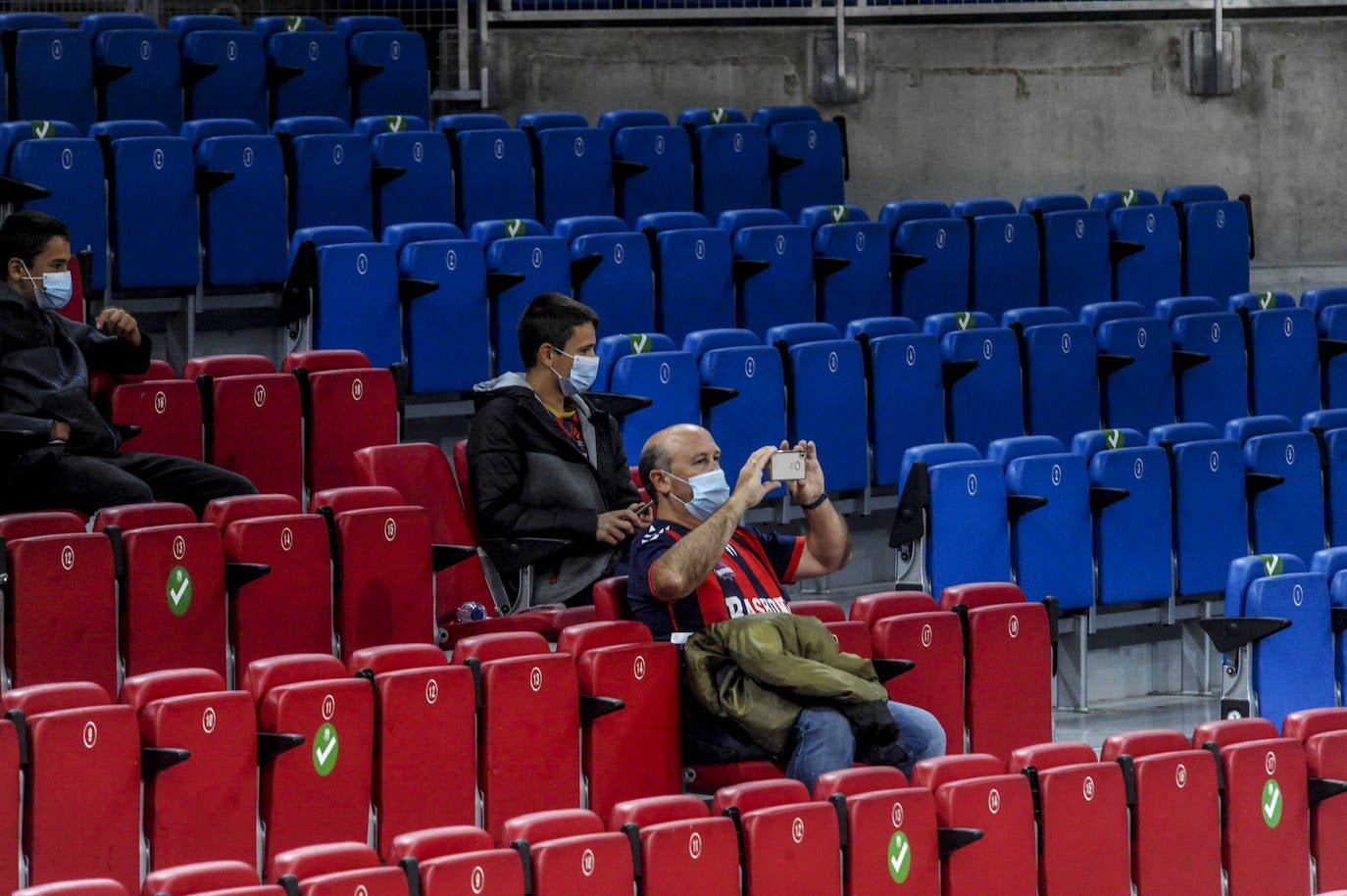 Fotos: Así vivió la afición el regreso al Buesa Arena