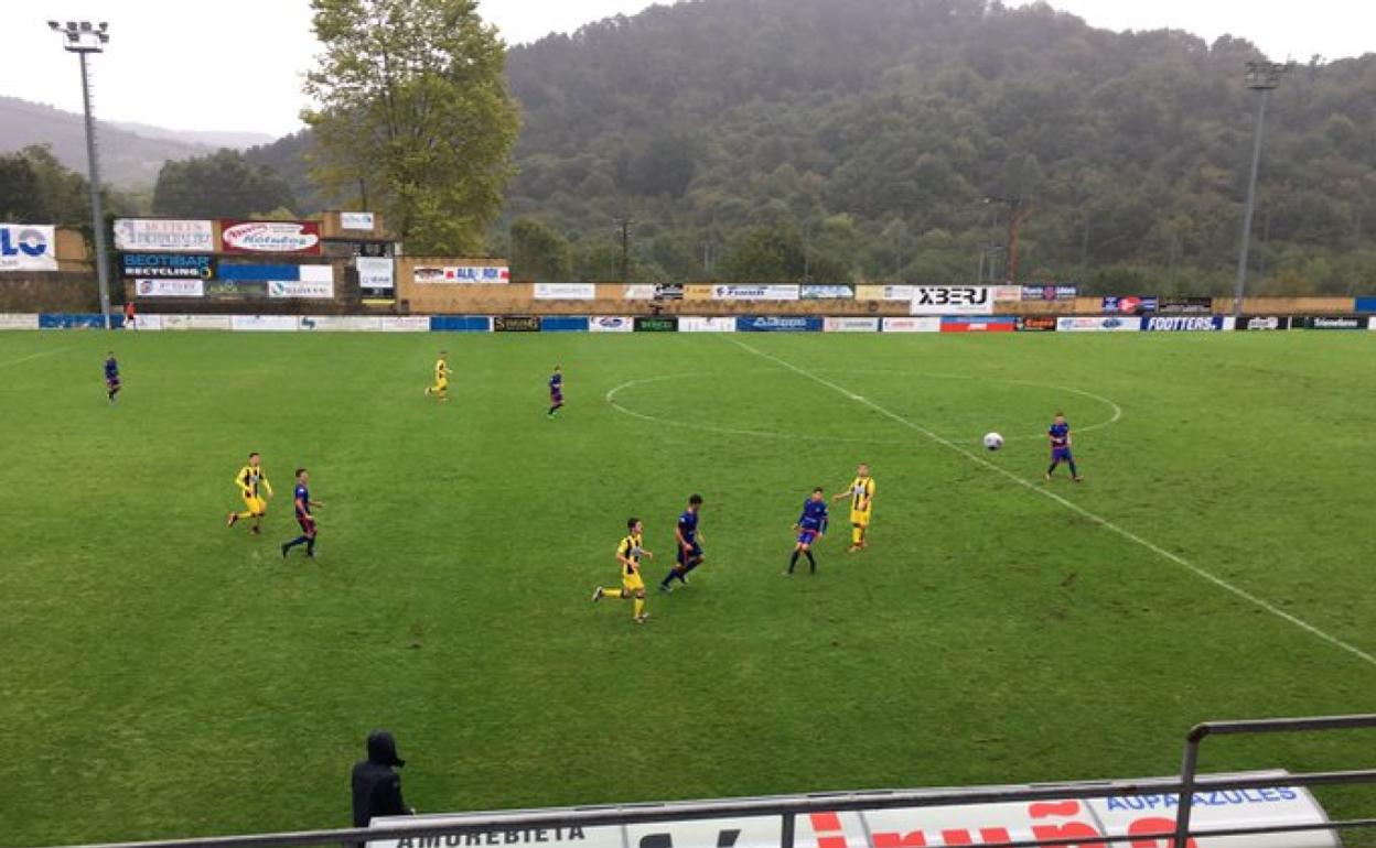 El Portugalete logró remontar frente al Amorebieta en un amistoso dominado por la lluvia 