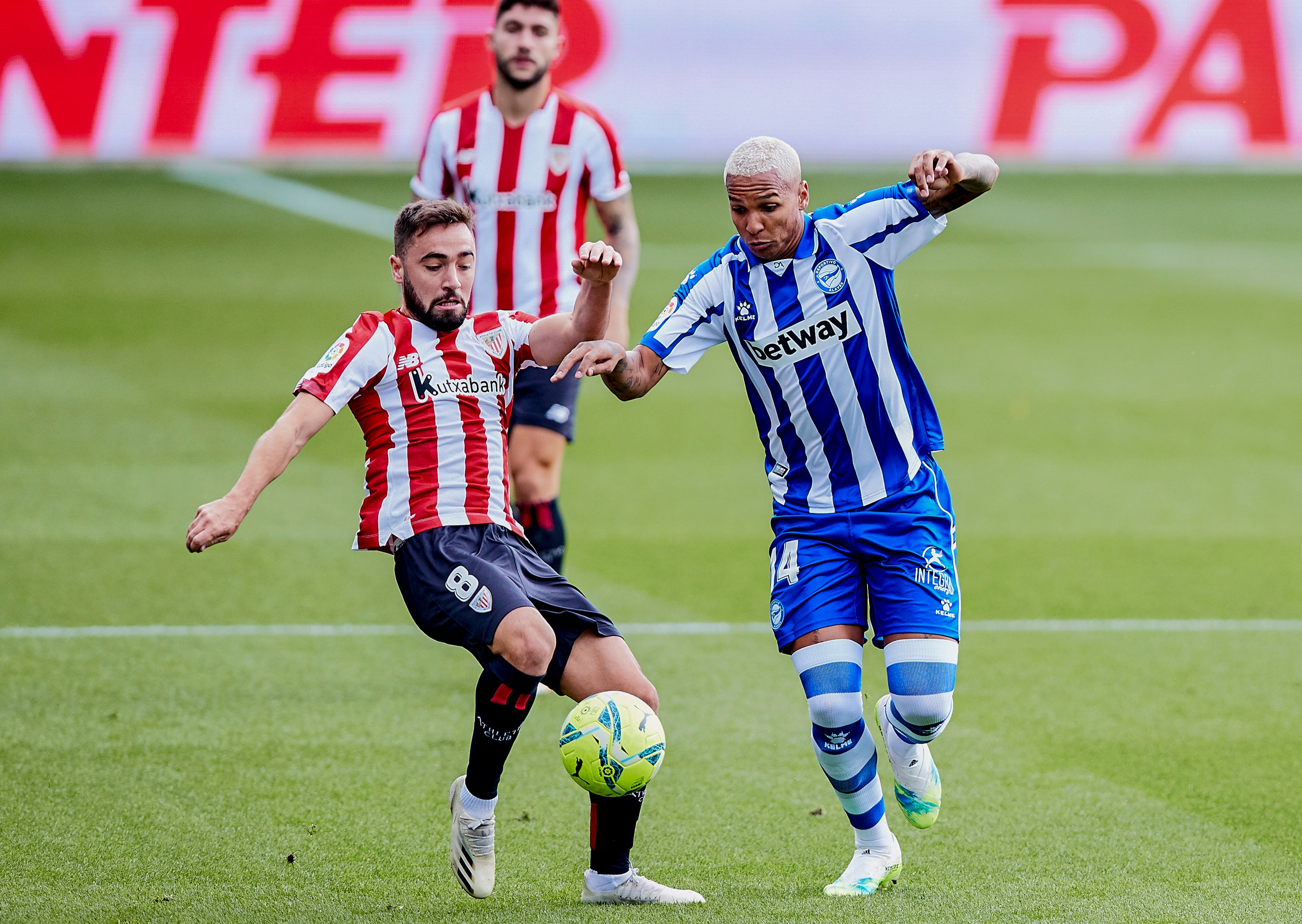 El estadio de Mendizorroza ha albergado el derbi entre albiazules y rojiblancos