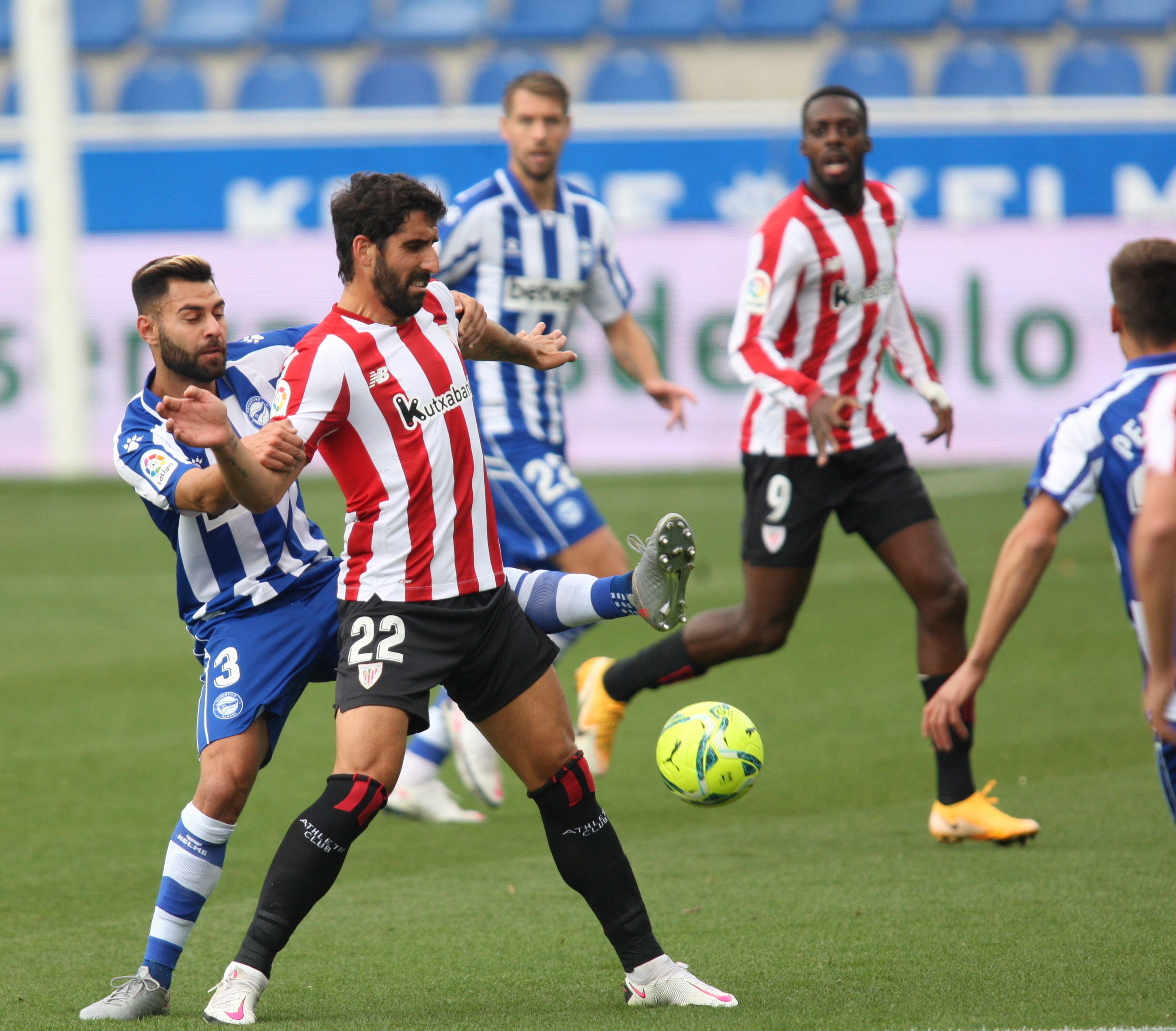 El estadio de Mendizorroza ha albergado el derbi entre albiazules y rojiblancos