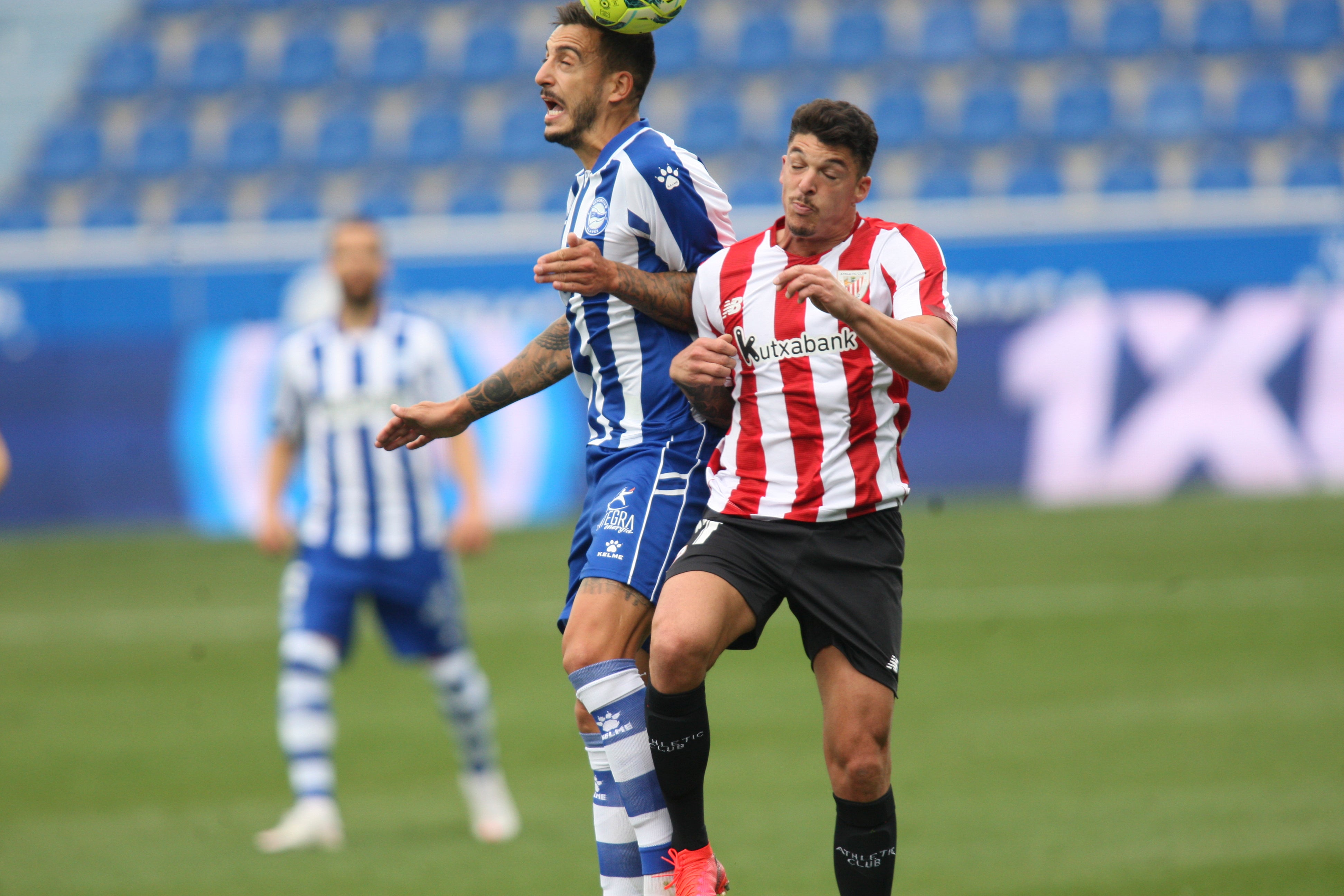 El estadio de Mendizorroza ha albergado el derbi entre albiazules y rojiblancos