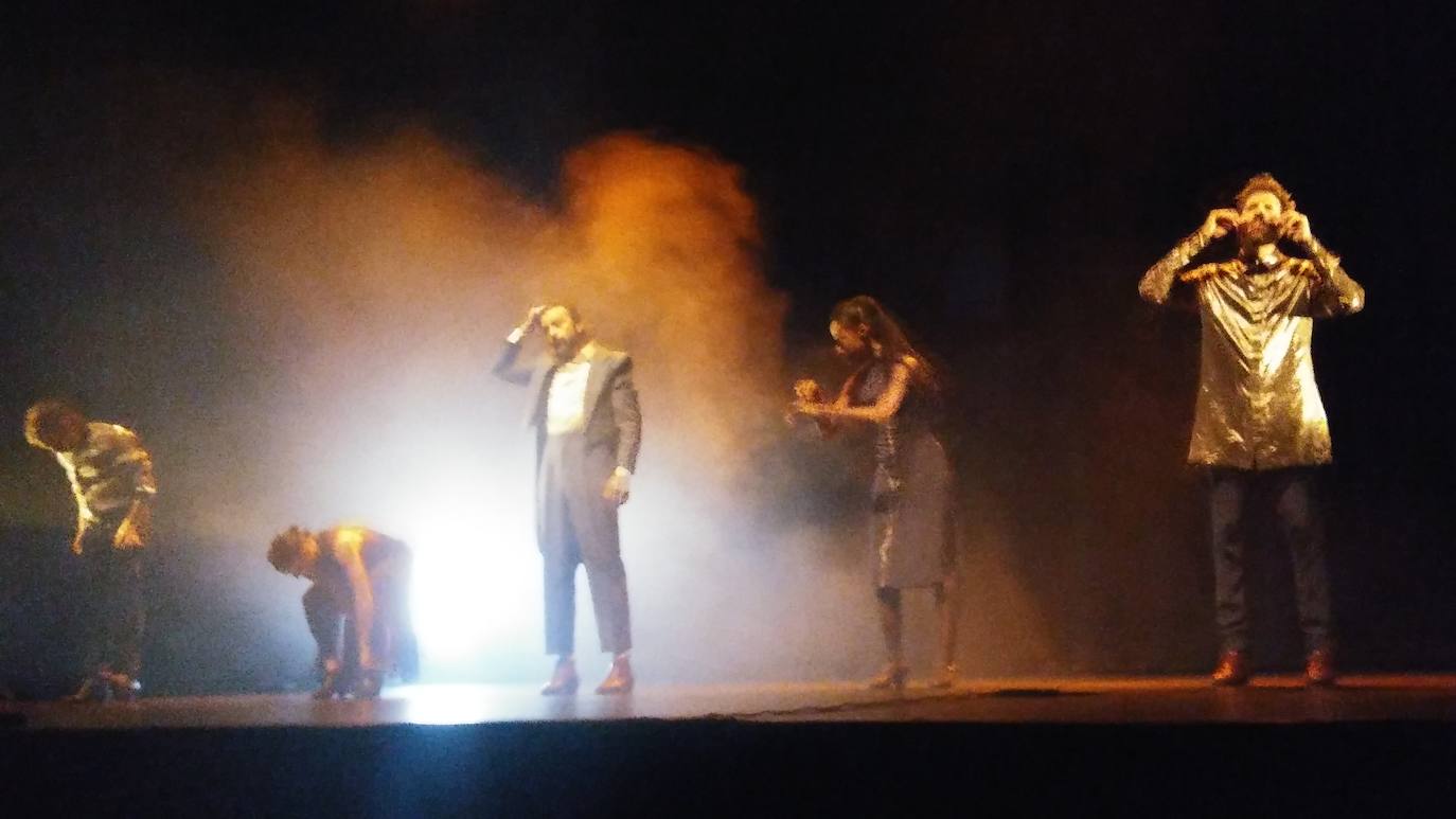 Traspasando las tinieblas en el primero de los siete movimientos.