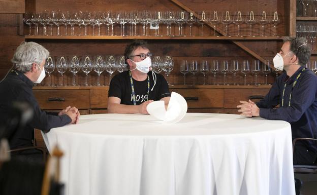 Andoni Luis Aduriz con Manu Muniategiandikoetexea y Harkaitz Cano dieron puro espectáculo en Mugaritz. 