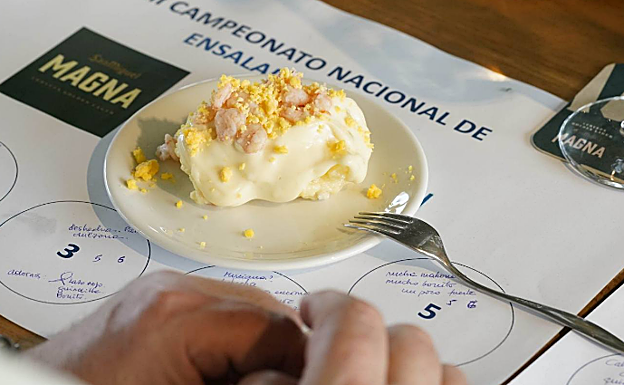 Así se hace la mejor ensaladilla rusa de España, paso a paso