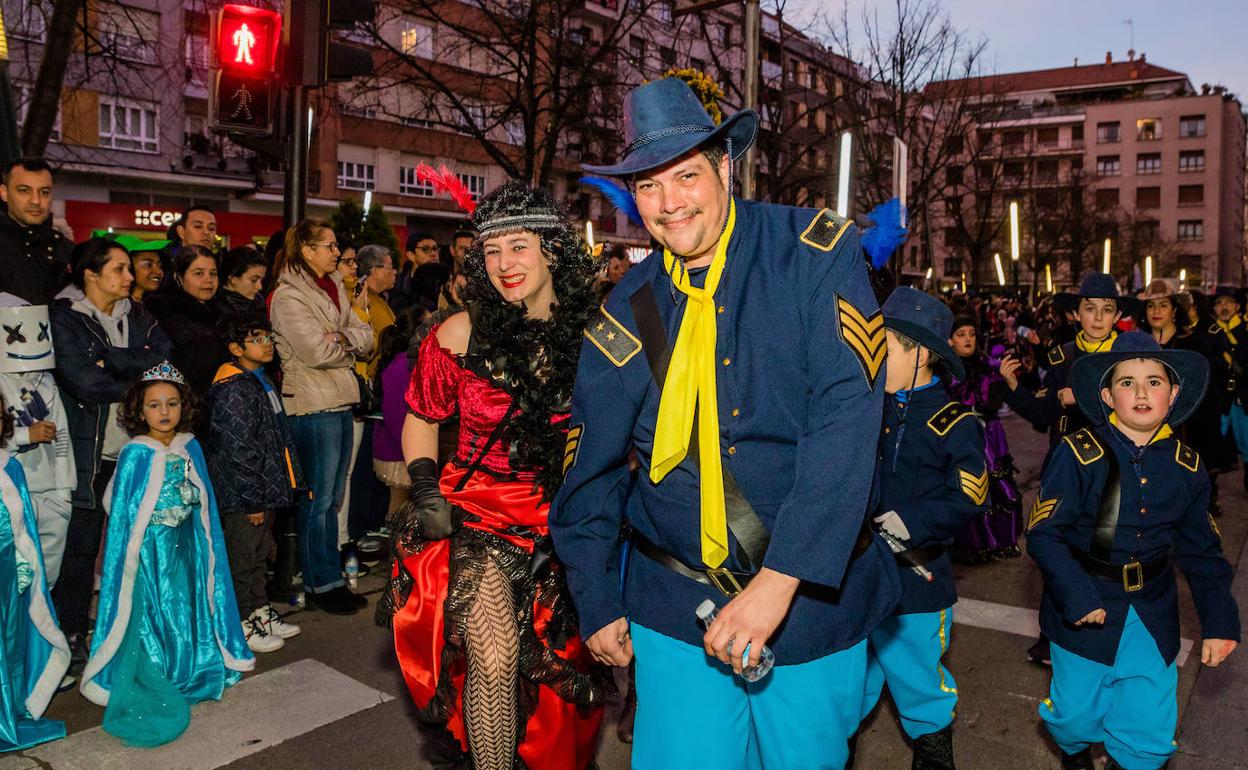 La comparsa de Abetxuko optó por disfrazarse del lejano Oeste el pasado febrero. 