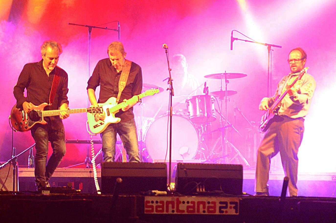 Fernando Macaya, Hendrik Röver, Fernando Macaya, Javi Arias (batería) y Pablo Z Bordas (bajo).