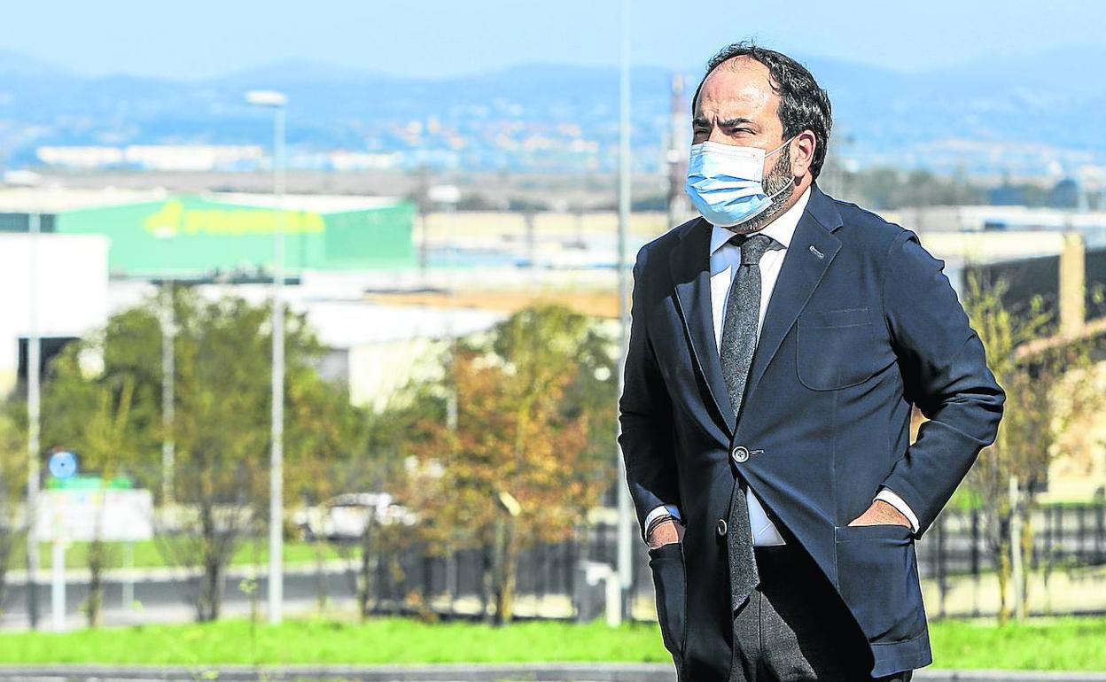 El presidente de SEA-Empresas Alavesas, Pascal Gómez, en el polígono industrial de Júndiz. 