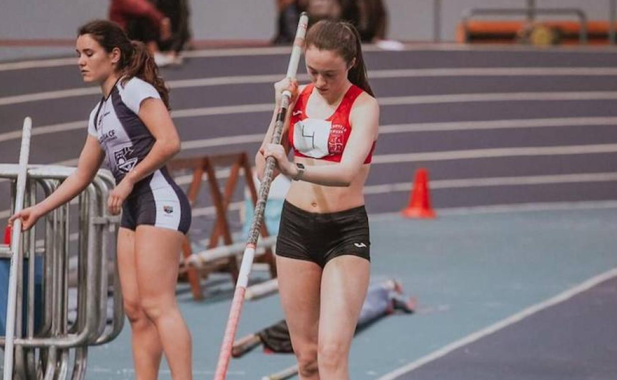 Ane Castillo, preparada para un salto.