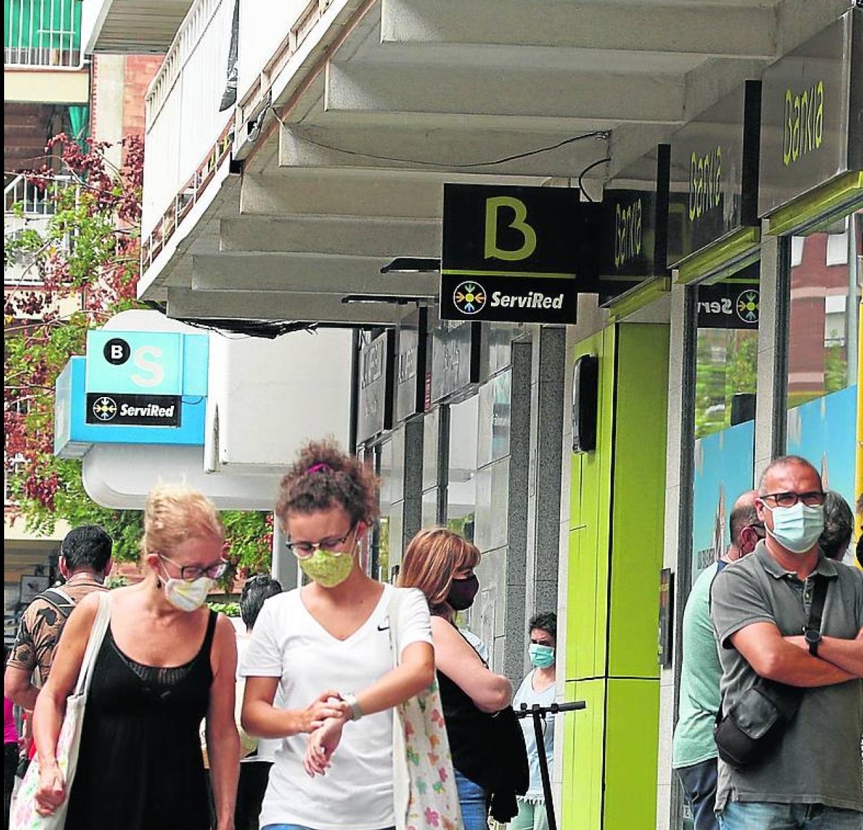 Cataluña sumó 13 fallecidos solo durante el sábado por Covid. 