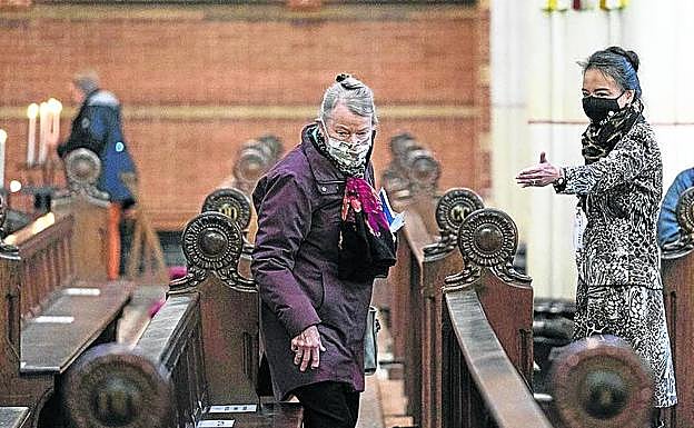 Distanciamiento social en las iglesias holandesas. 