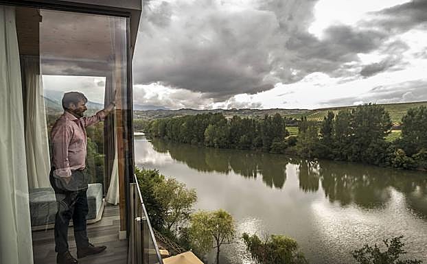 El Ebro delimita los terrenos de Palacio Tondón.