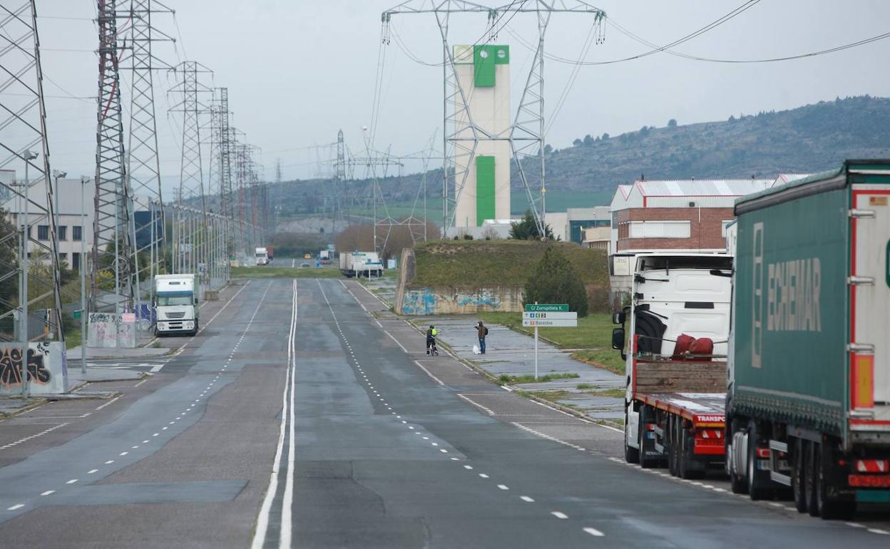 Vista del polígono industrial de Júndiz, uno de los principales centros de actividad económica en Vitoria.