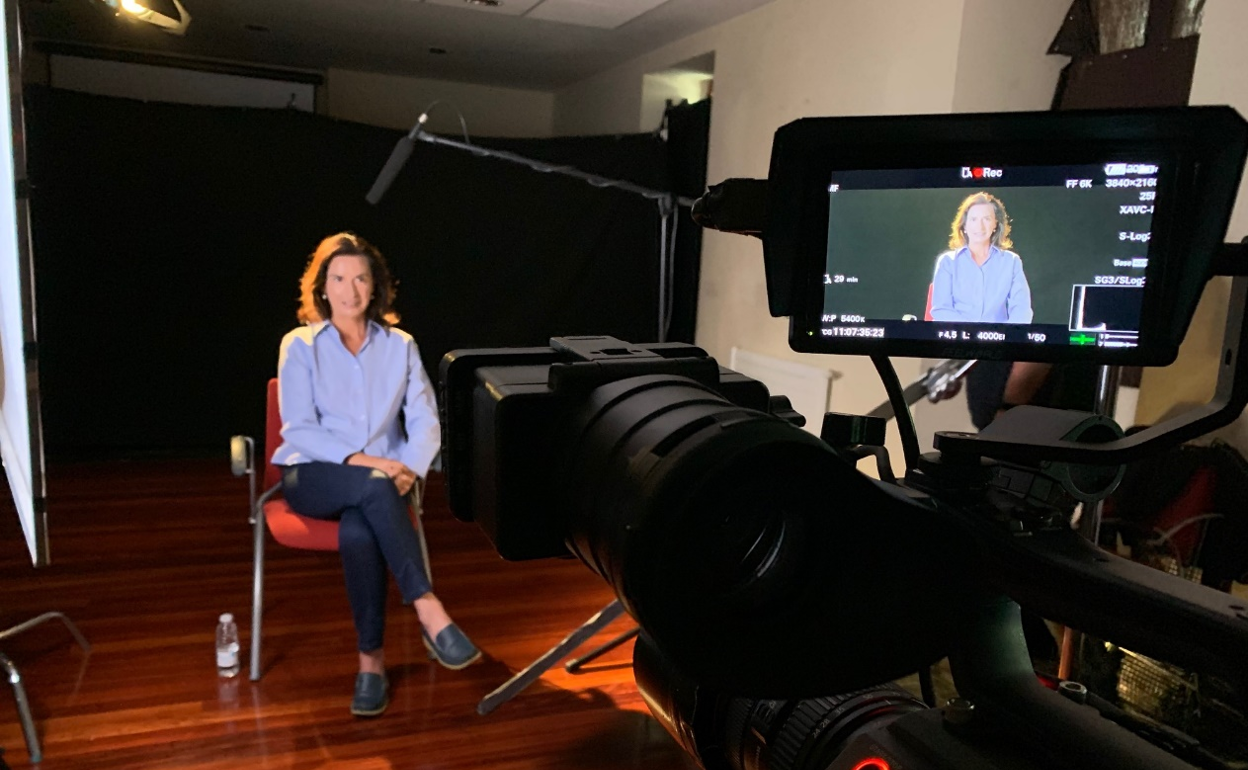 Imagen de la grabación del documental 'Atearen ostean, Mañariko 13 alabak'    