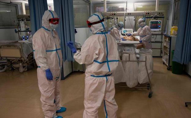 Simón avisa de que la pandemia no ha tocado techo y los contagios «subirán»