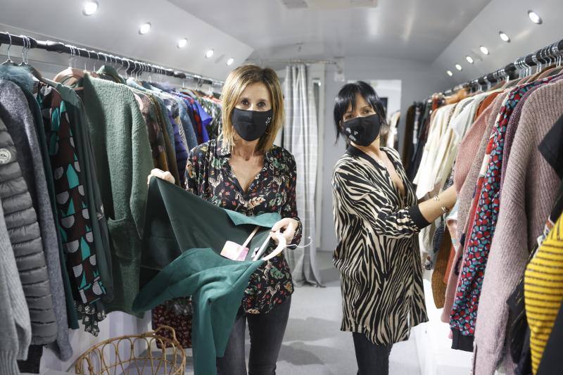 Fotos: El autobús-tienda que acerca la moda a los pueblos alaveses